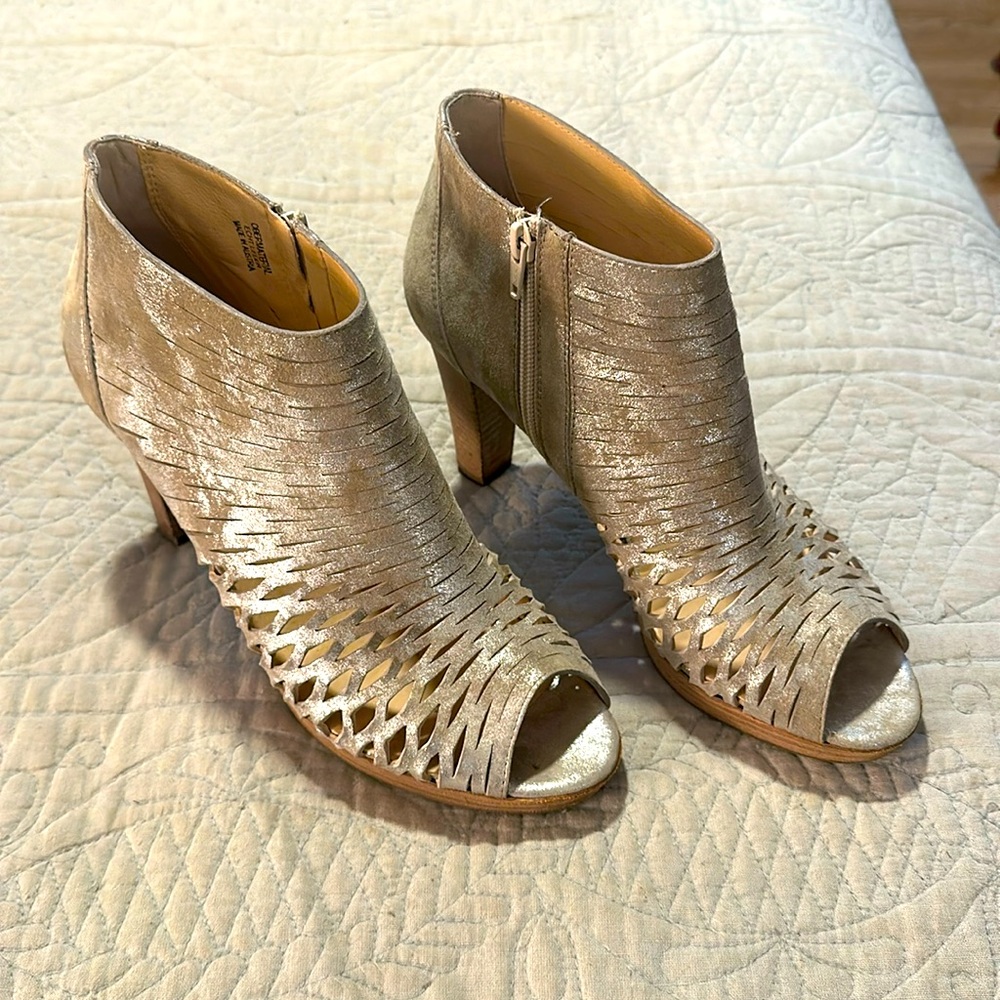 Paul Green Bravo booties in metallic taupe